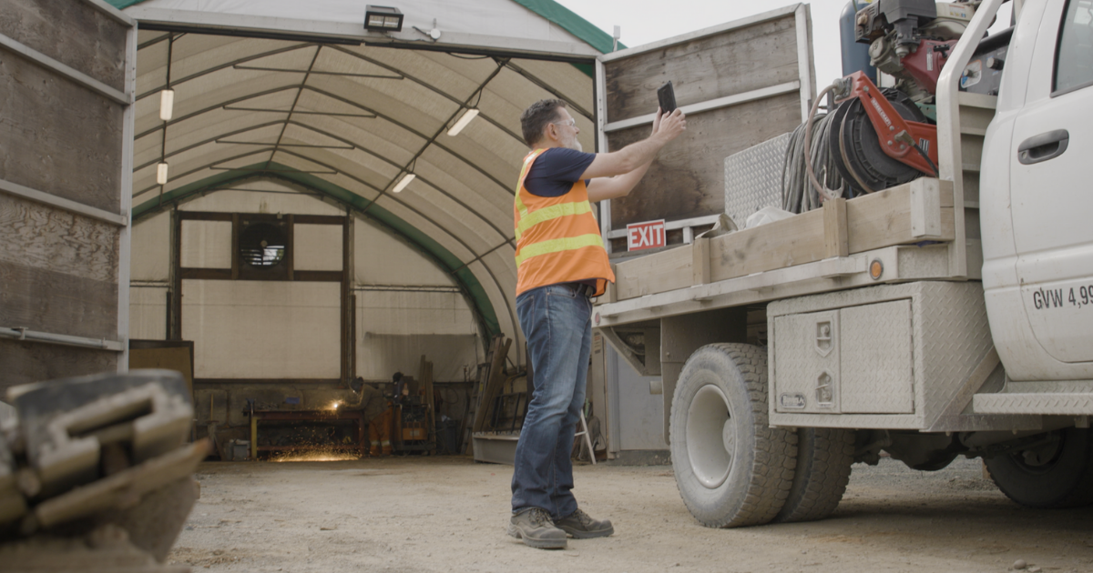 Key Features to Look for in Jobsite Equipment Management Software Blog Image